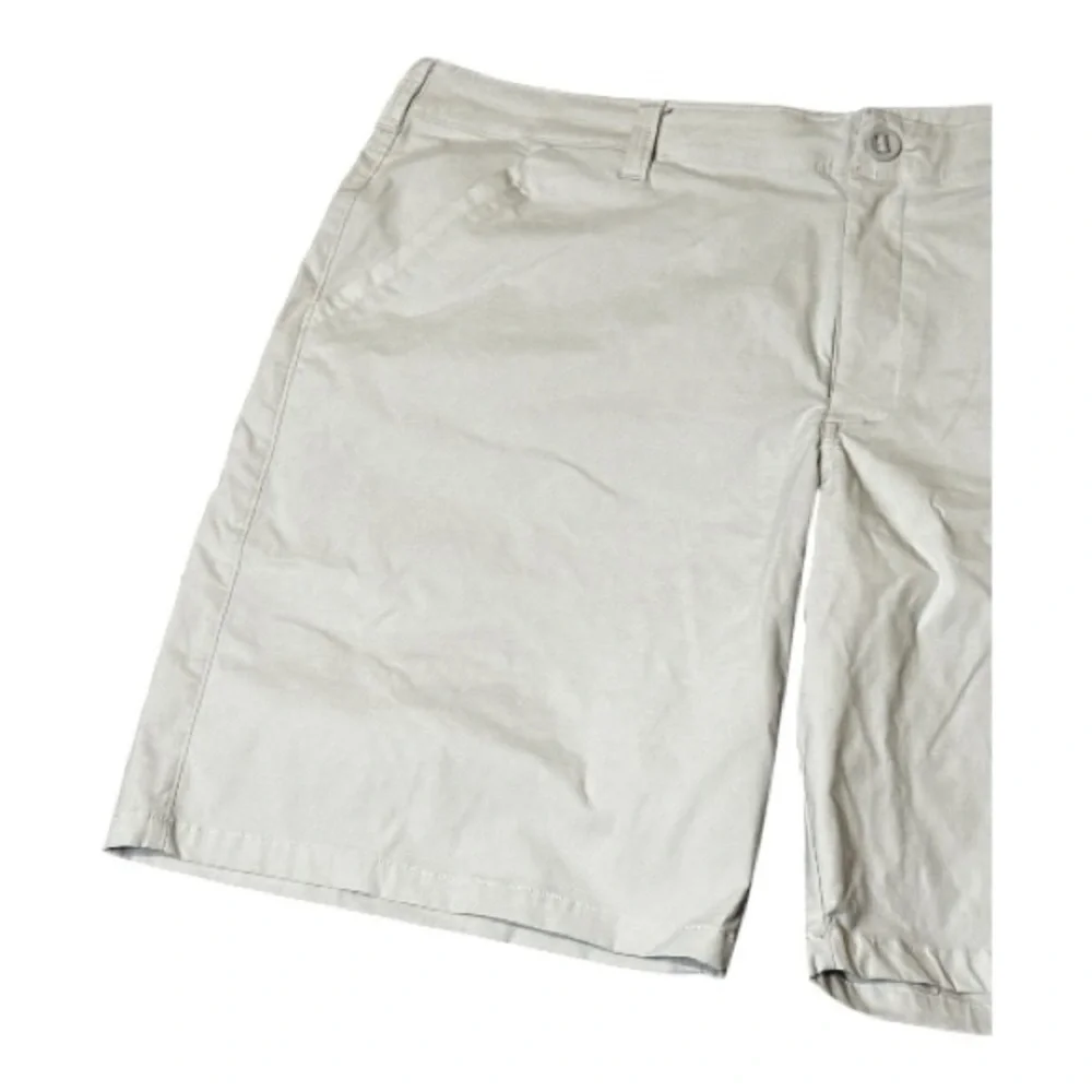 Under Armour Loose Light Gray Men's Classic Shorts Size 42